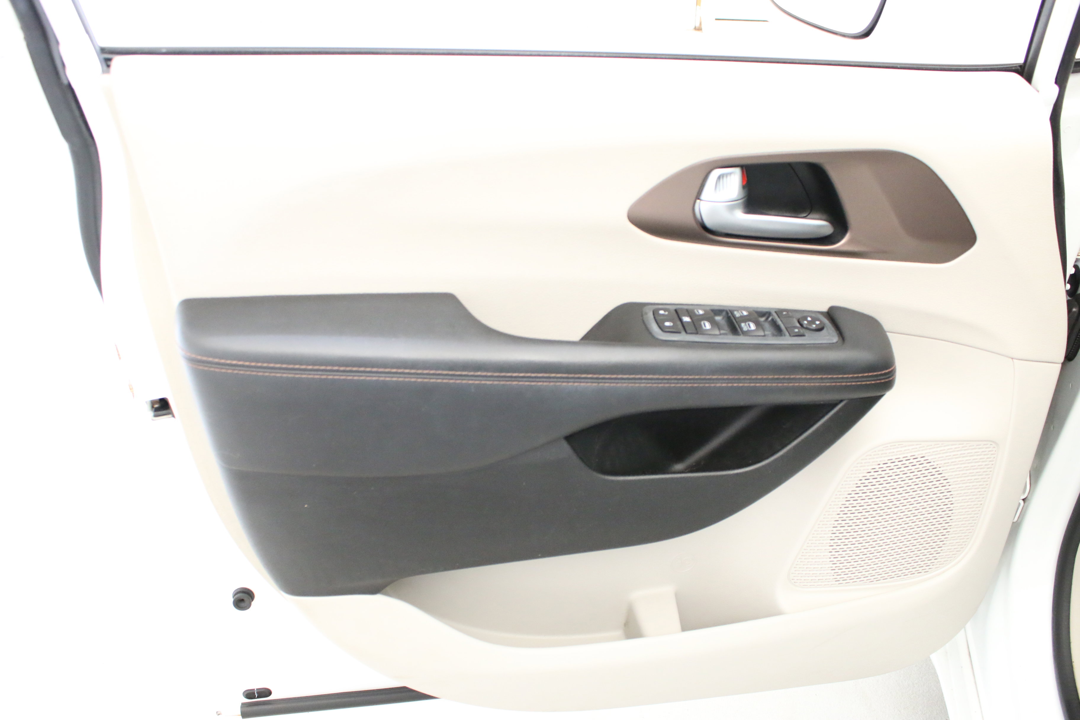 Used 2018 Chrysler Pacifica Touring-L w/ Advanced Safetytec Group FWD image 20