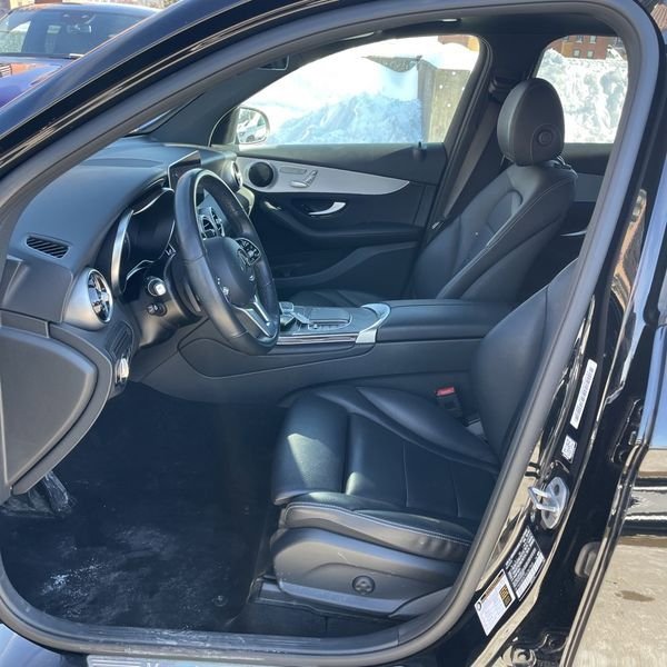 Used 2022 Mercedes-Benz GLC 300 4MATIC image 11