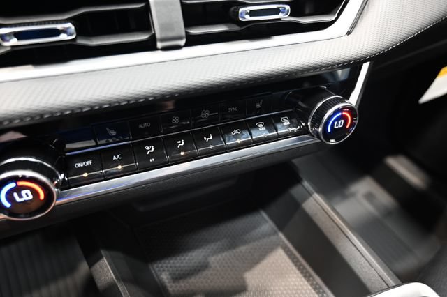 New 2027 Chevrolet Equinox LT w/ Convenience Package II FWD image 17