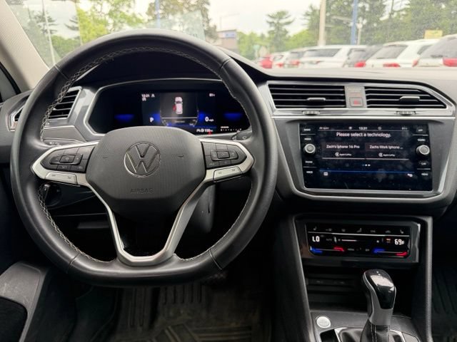 Used 2023 Volkswagen Tiguan SE AWD/4WD image 19