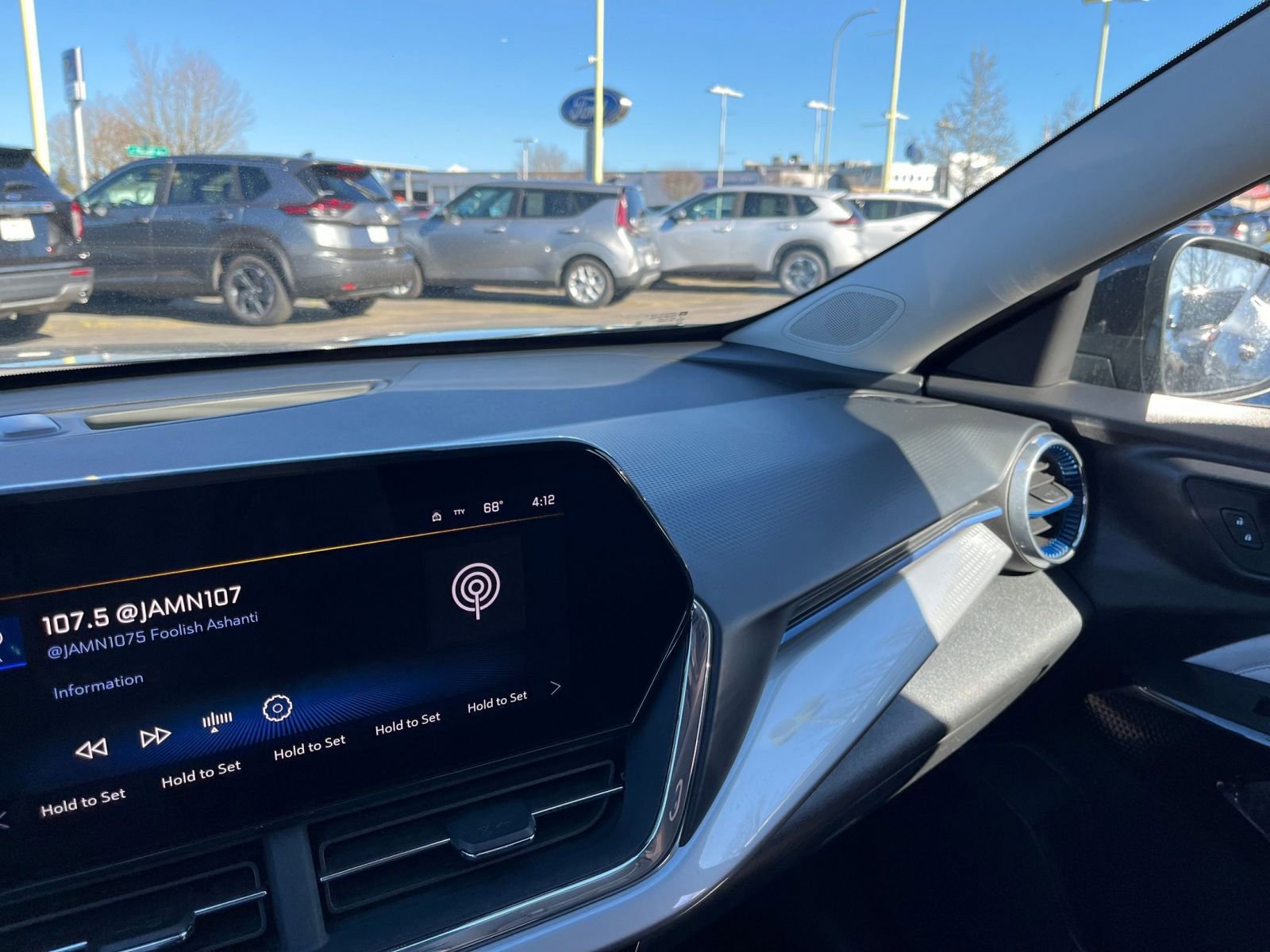 Used 2025 Chevrolet Trax LT FWD image 34