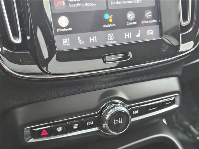 Used 2025 Volvo XC40 B5 Plus image 27