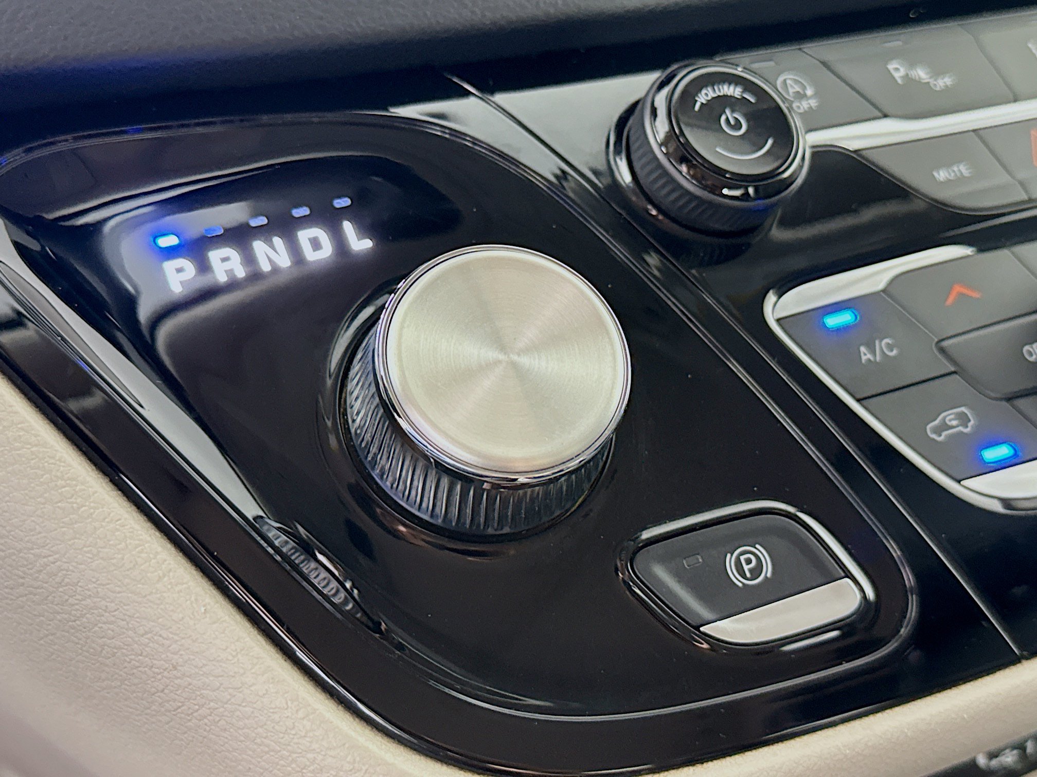 Used 2023 Chrysler Pacifica Touring-L FWD image 19
