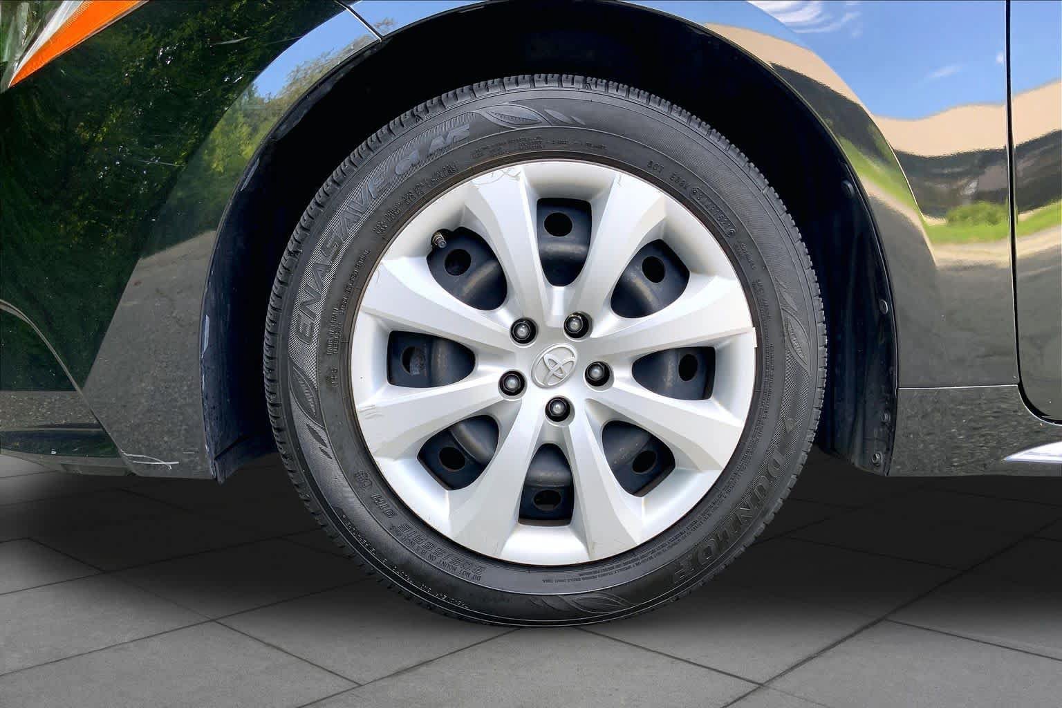 Used 2021 Toyota Corolla LE FWD image 11