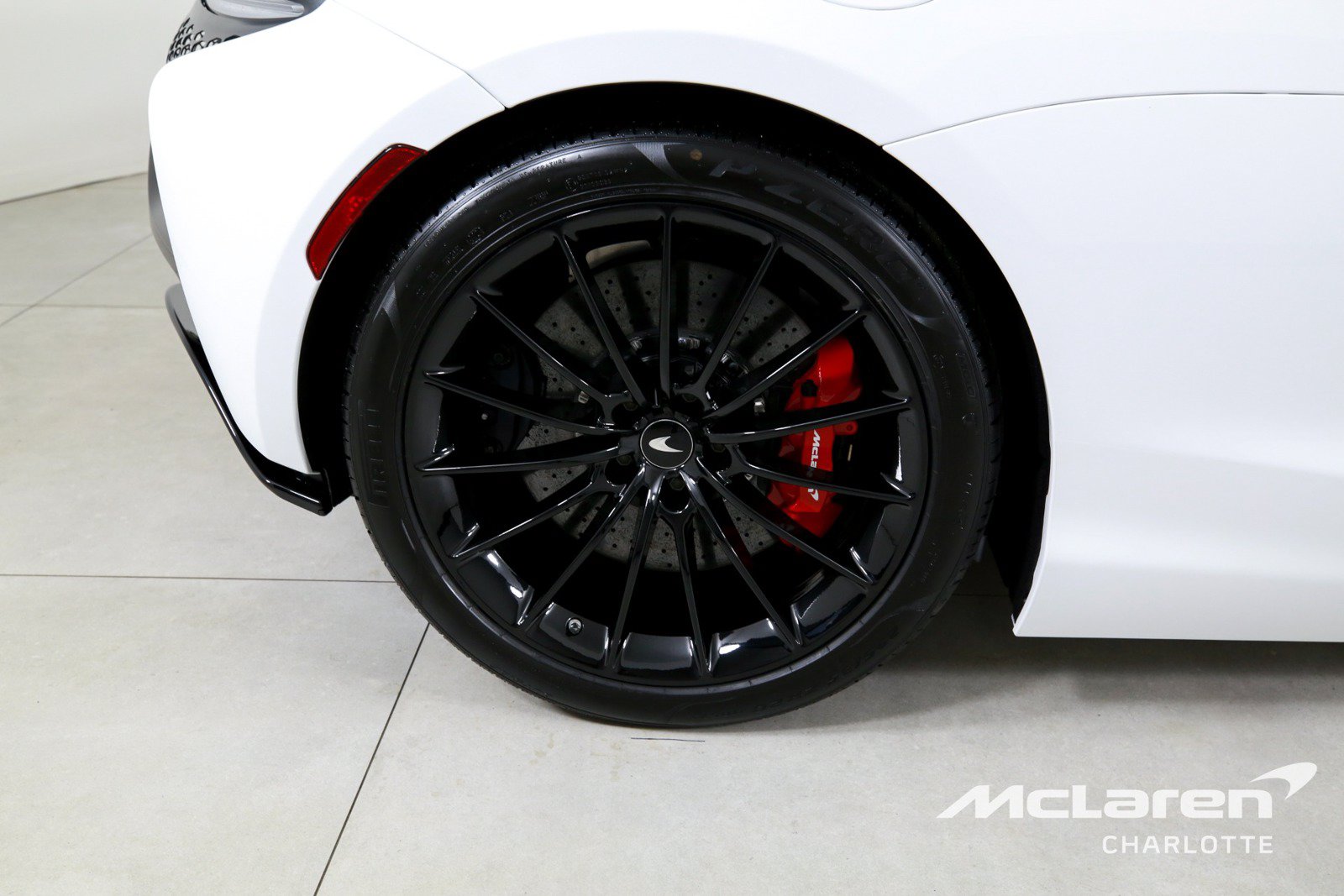 Used 2025 McLaren Artura RWD image 25