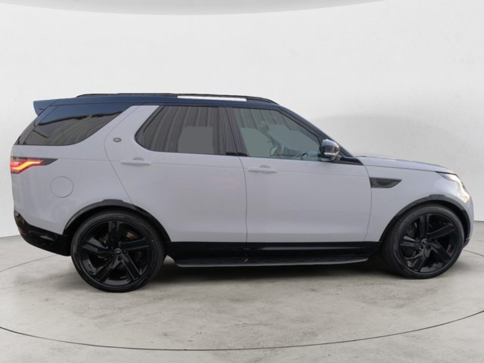 Certified 2025 Land Rover Discovery Dynamic SE AWD/4WD image 6