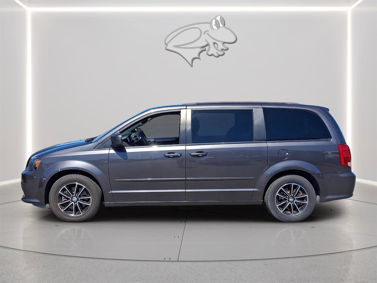 Used 2017 Dodge Grand Caravan GT image 2