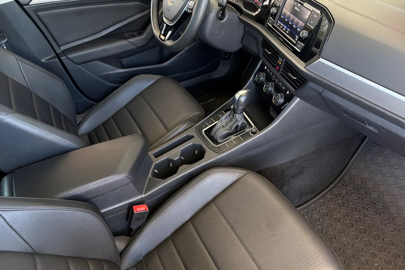 Used 2021 Volkswagen Jetta SE FWD image 16