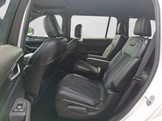 Used 2024 Jeep Grand Cherokee L Altitude AWD/4WD image 11