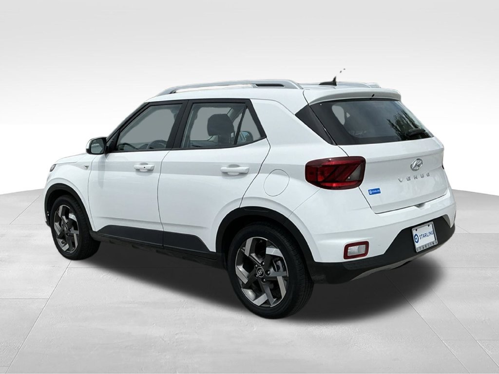 Used 2025 Hyundai Venue SEL FWD image 4