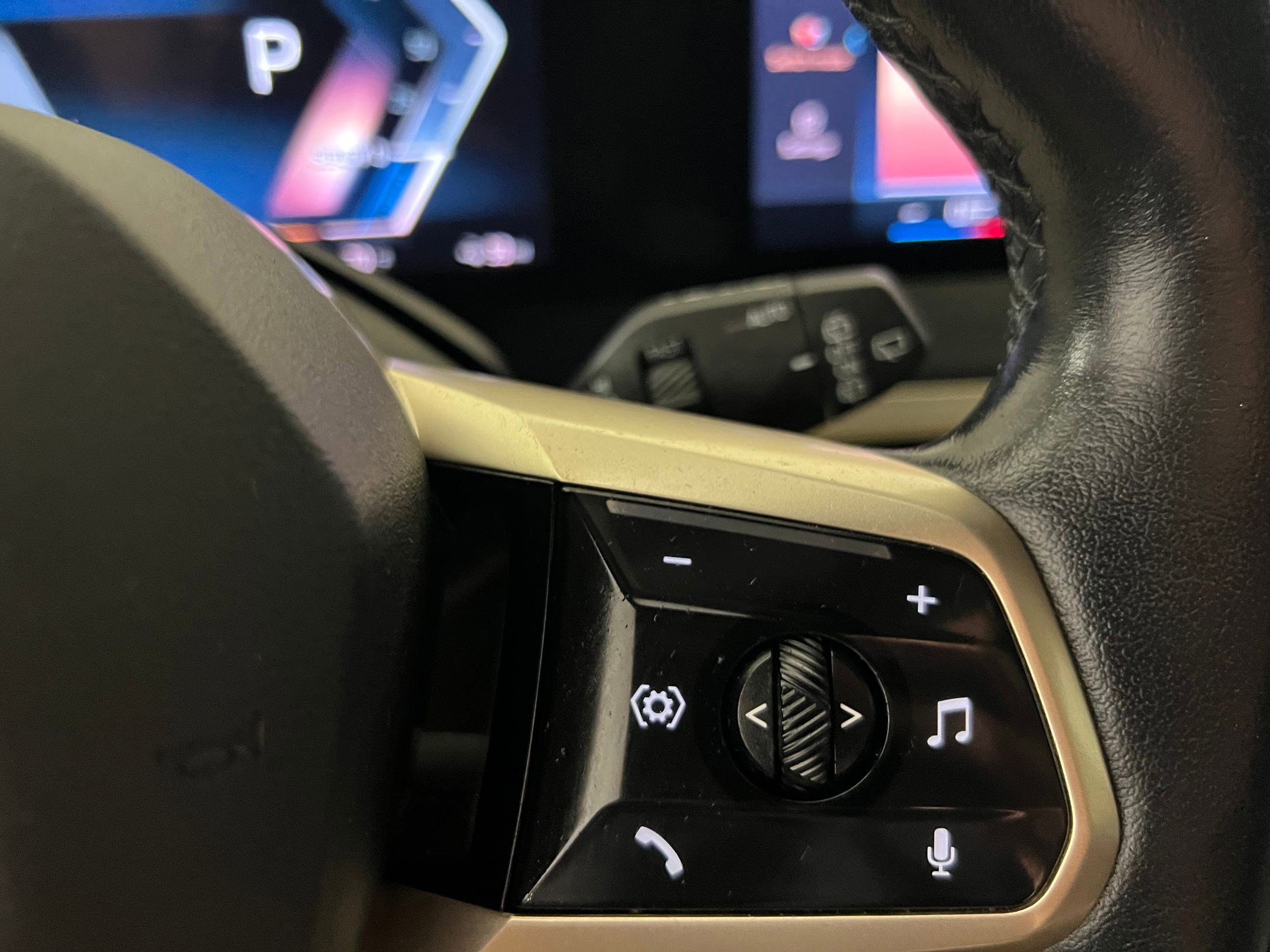 Used 2022 BMW iX xDrive50 w/ Premium Package image 27