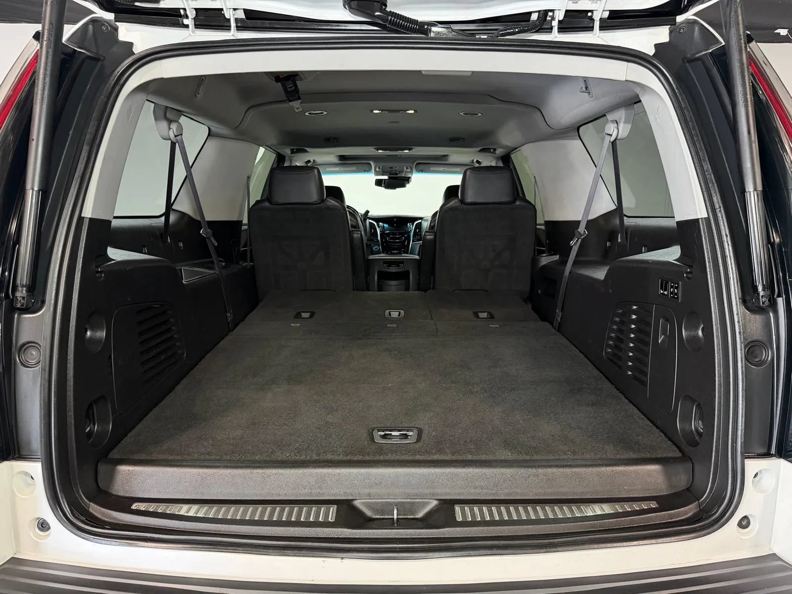 Used 2016 Cadillac Escalade ESV Luxury RWD image 14