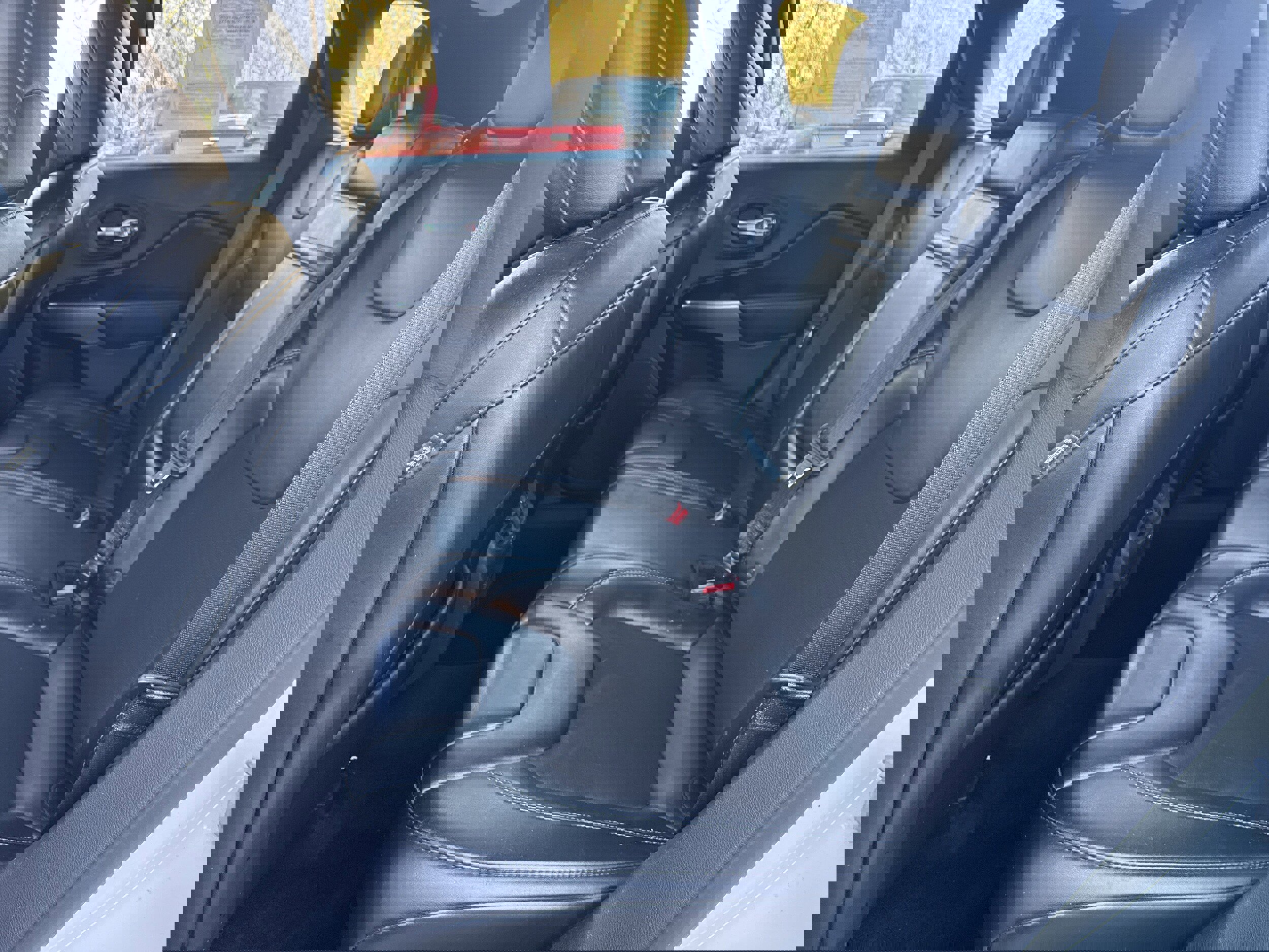 Used 2019 Jeep Cherokee Latitude Plus w/ Comfort/Convenience Group image 9