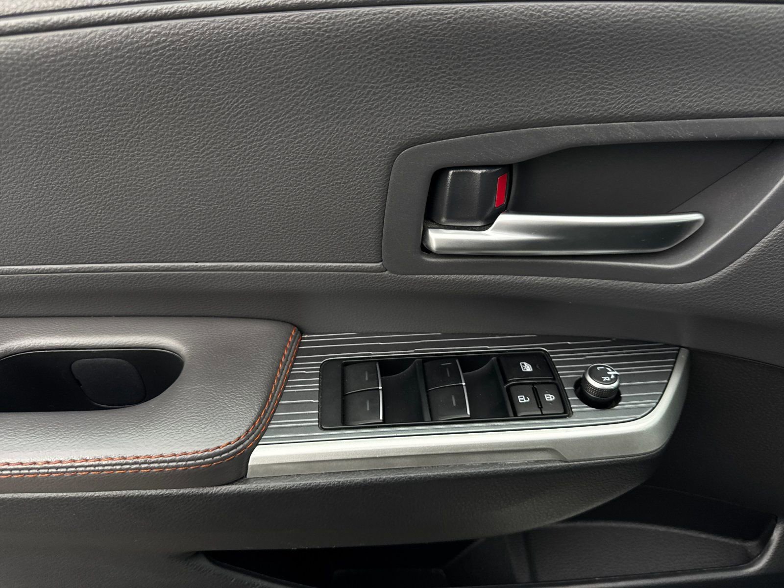 Used 2023 Toyota Sienna XSE image 10