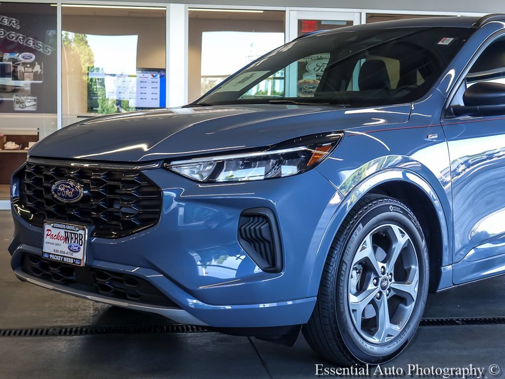 Certified 2024 Ford Escape ST-Line w/ Tech Pack #1 FWD image 3
