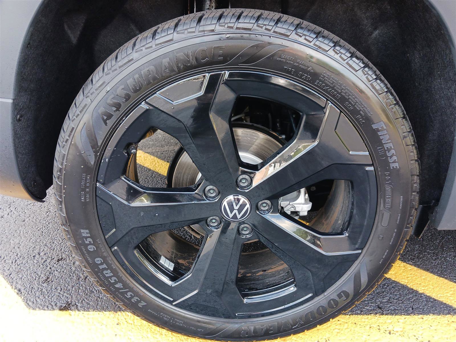 New 2025 Volkswagen Taos SEL image 36