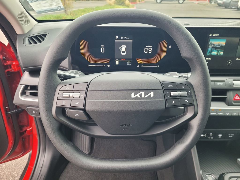 Used 2025 Kia K4 LXS image 19