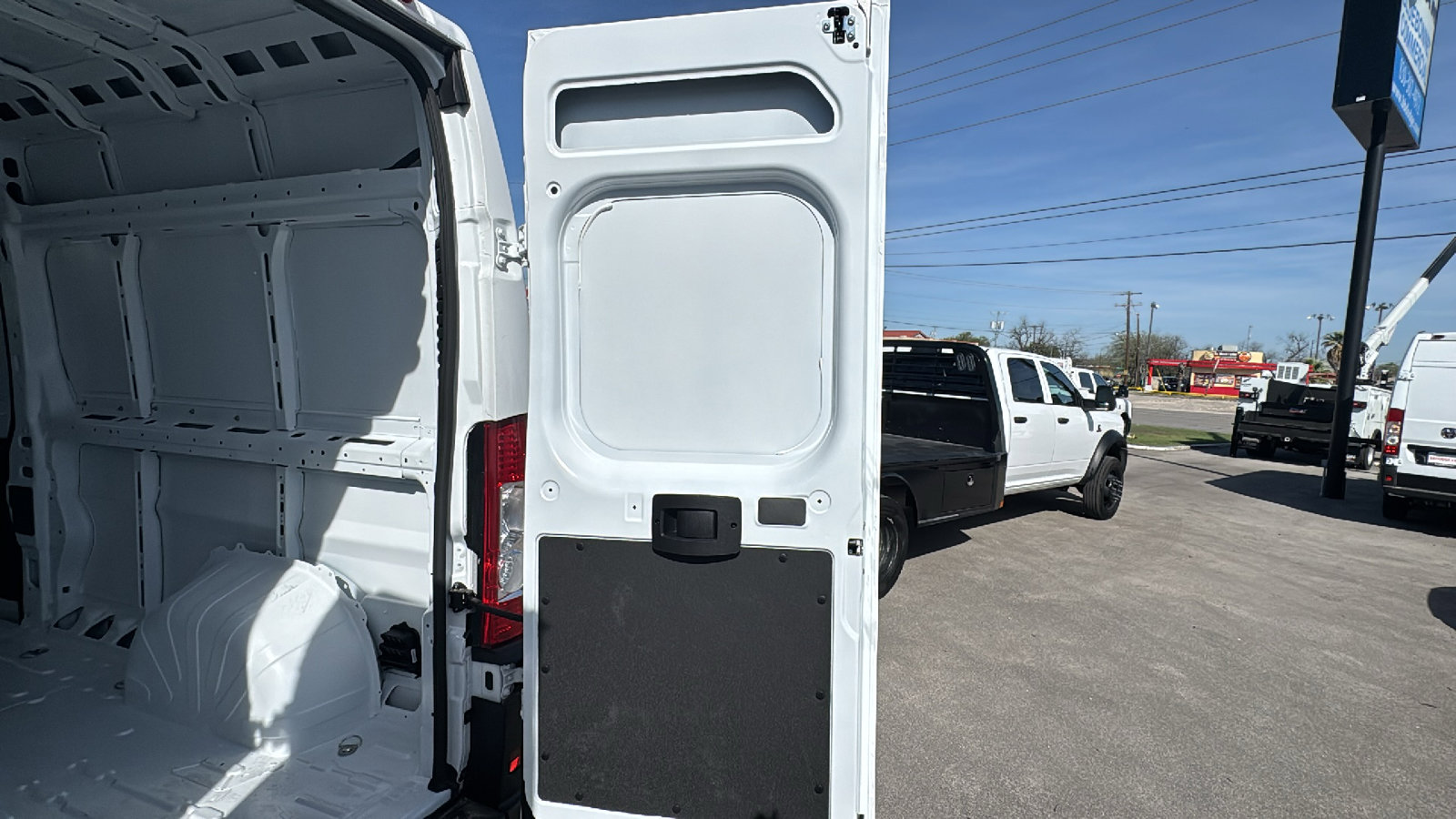 New 2026 RAM ProMaster 2500 w/ Convenience Group image 23