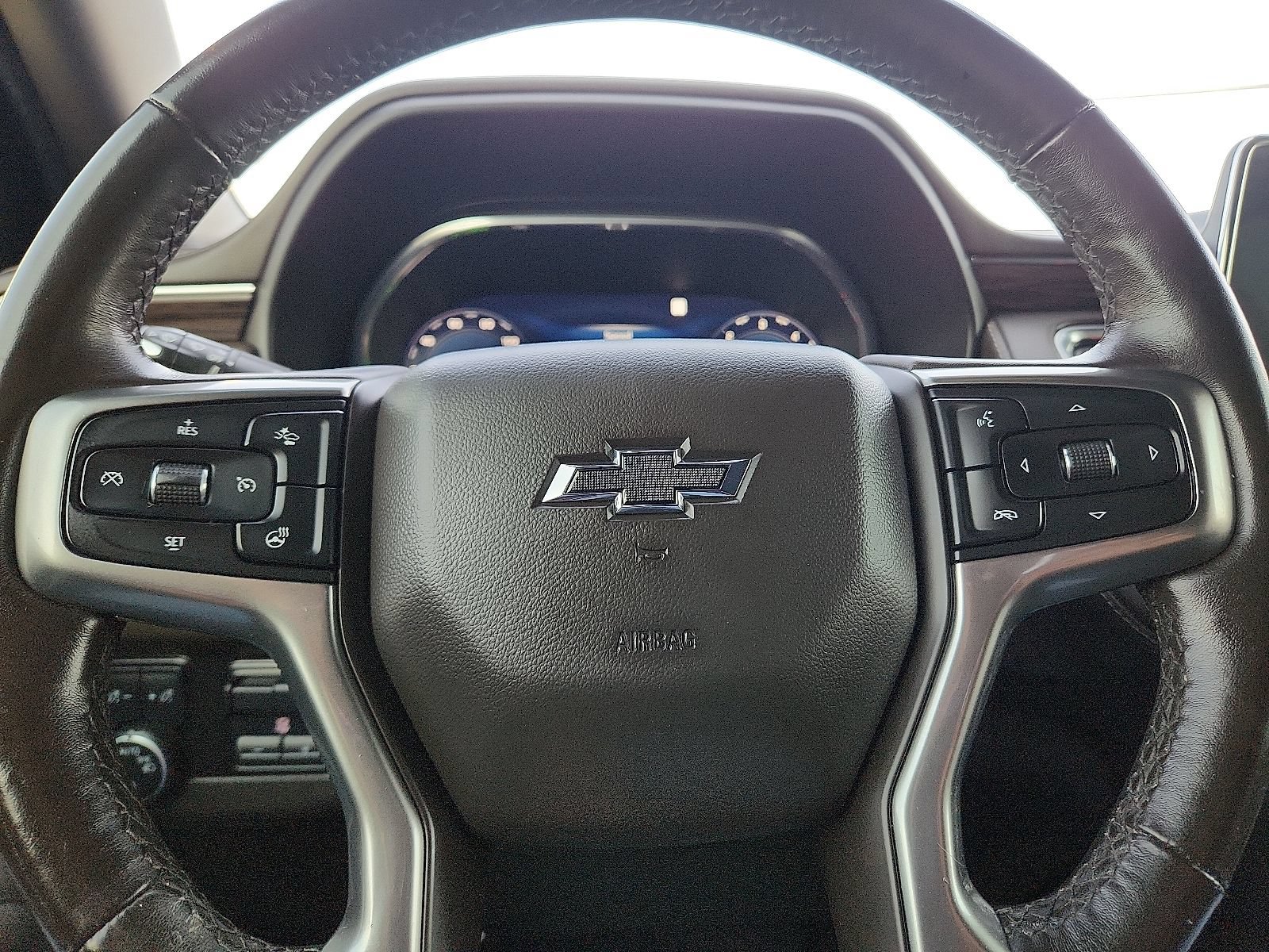 Used 2022 Chevrolet Suburban Z71 w/ Z71 Off-Road Package AWD/4WD image 19