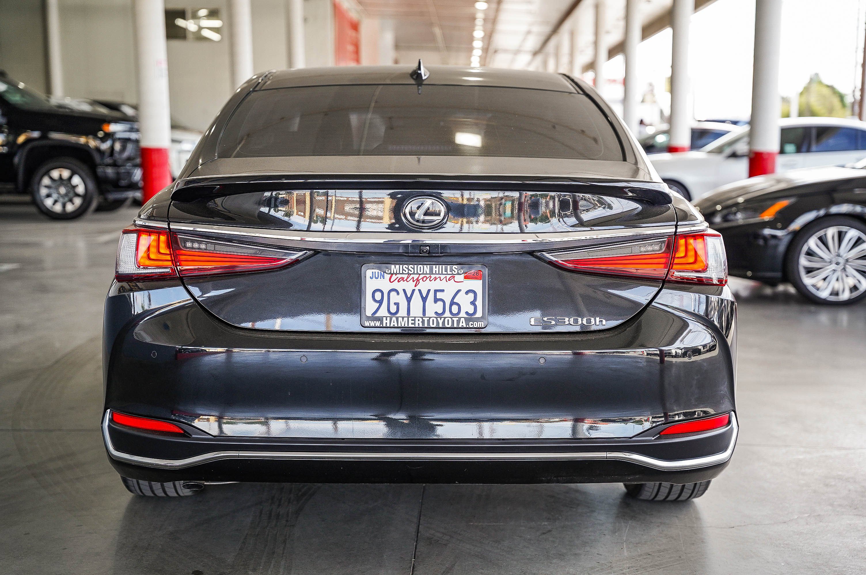 Used 2023 Lexus ES 300h w/ Premium Package image 10