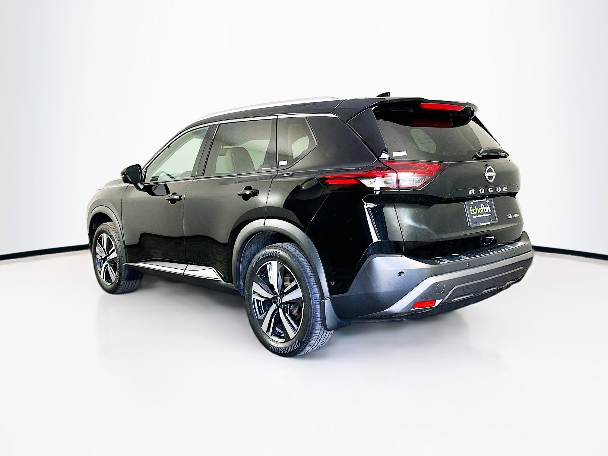 Used 2023 Nissan Rogue SL w/ SL Premium Package image 5