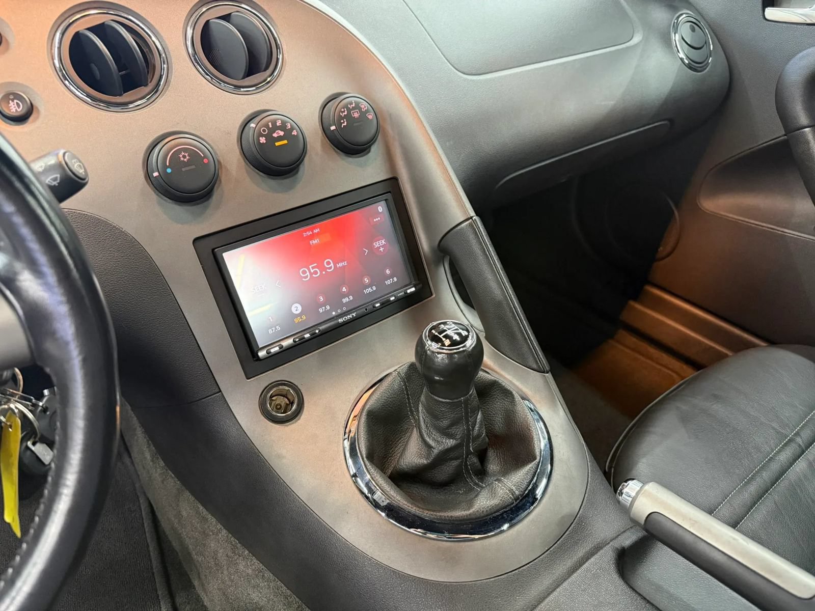 Used 2006 Pontiac Solstice Convertible w/ Premium Package RWD image 32