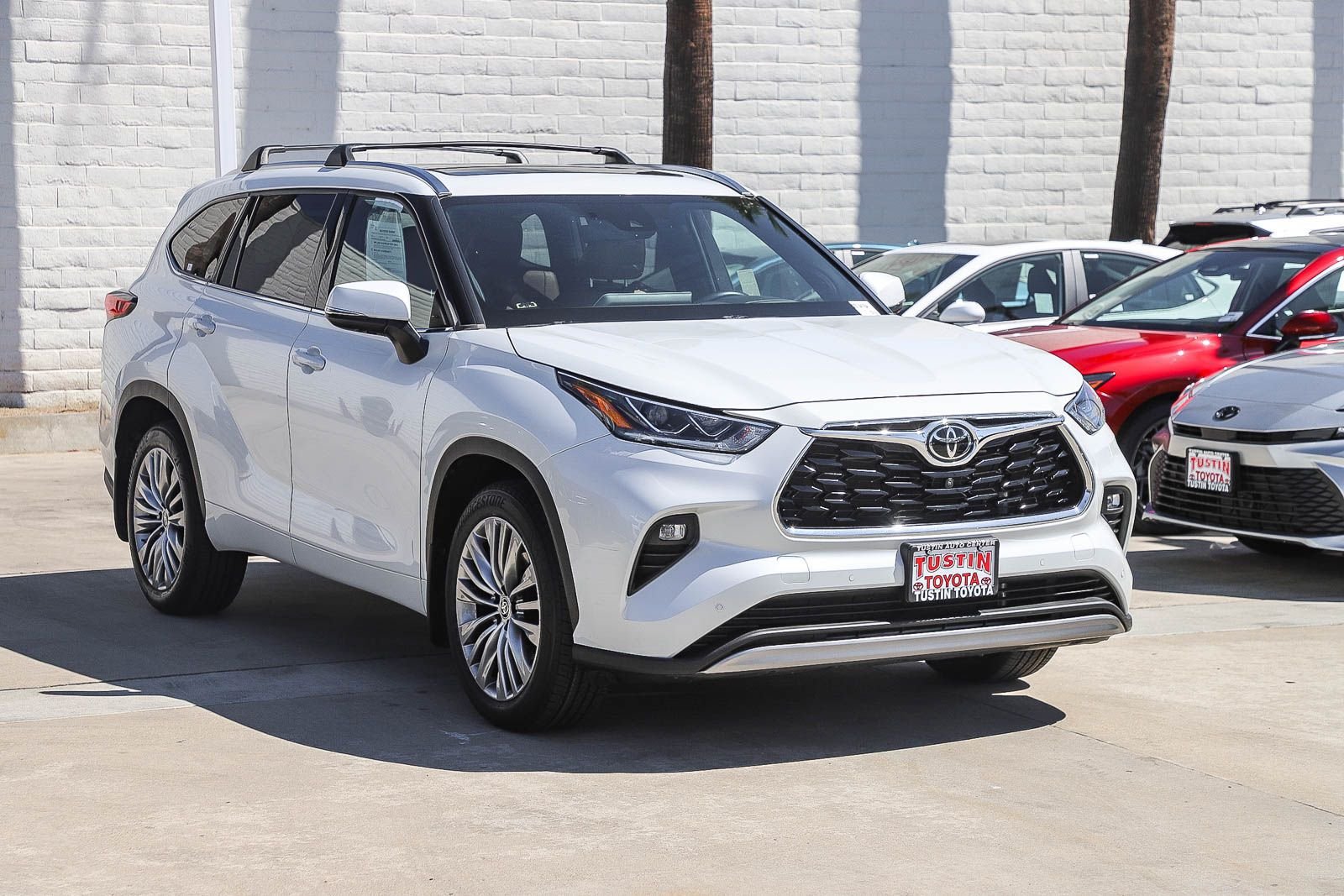 Used 2022 Toyota Highlander Platinum AWD/4WD image 3