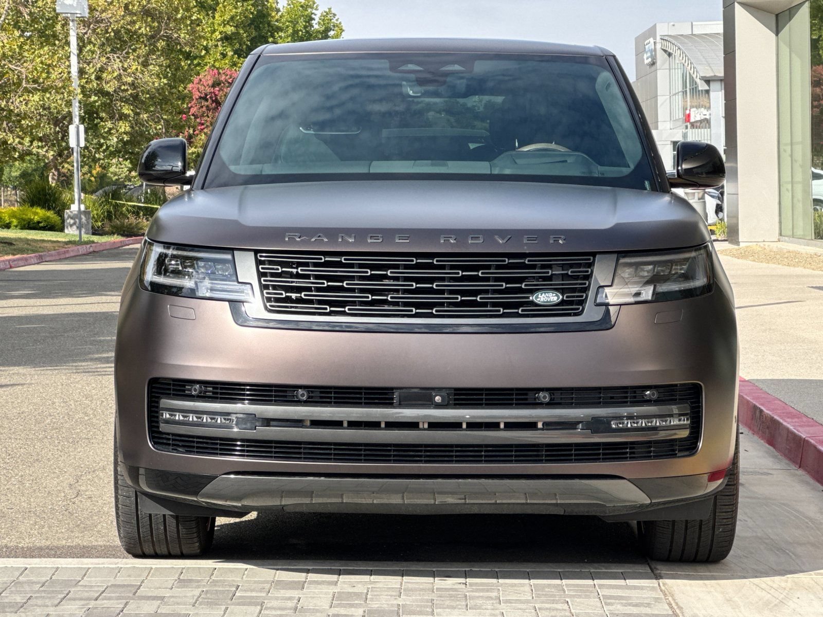 Used 2025 Land Rover Range Rover Autobiography AWD/4WD image 9