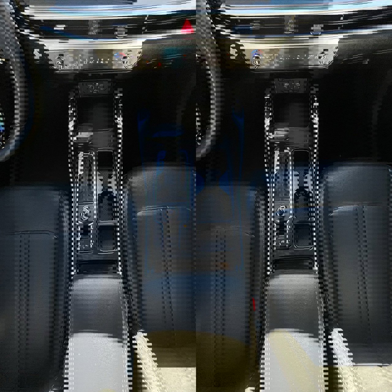 Used 2024 Kia Sorento EX w/ Panoramic Sunroof Package image 19