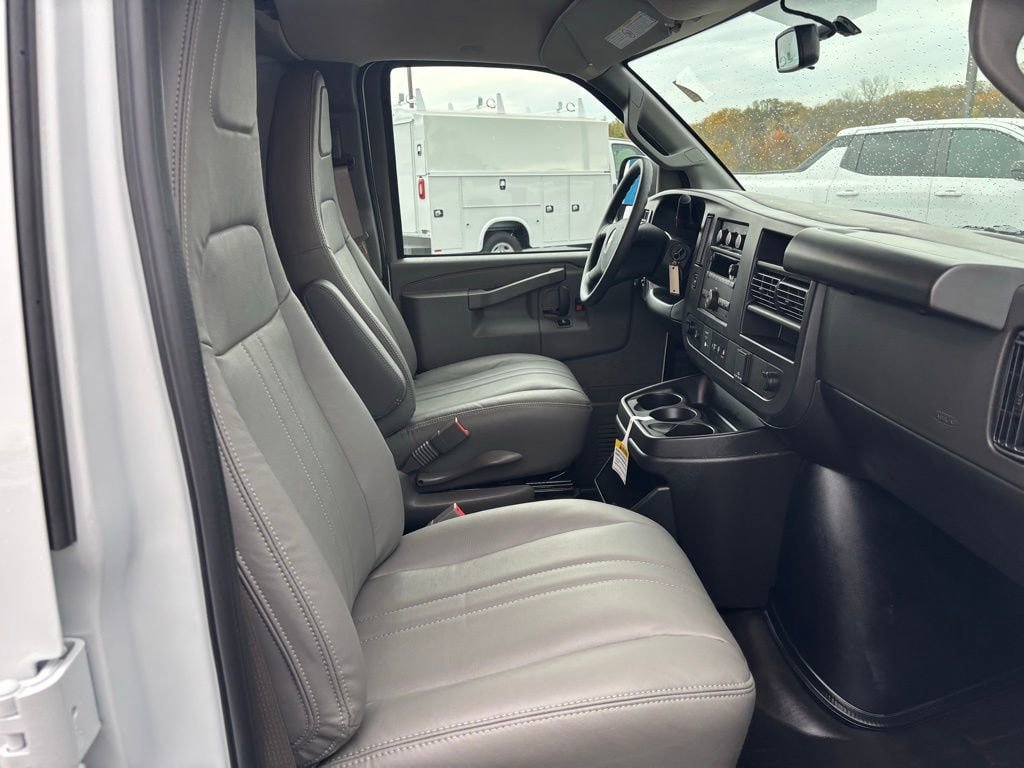 New 2025 Chevrolet Express 2500 w/ Driver Convenience Package RWD image 34