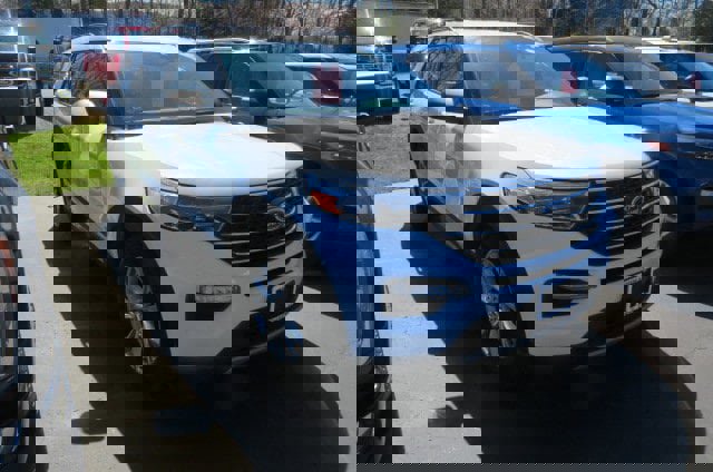 Certified 2021 Ford Explorer XLT w/ Equipment Group 202A image 1