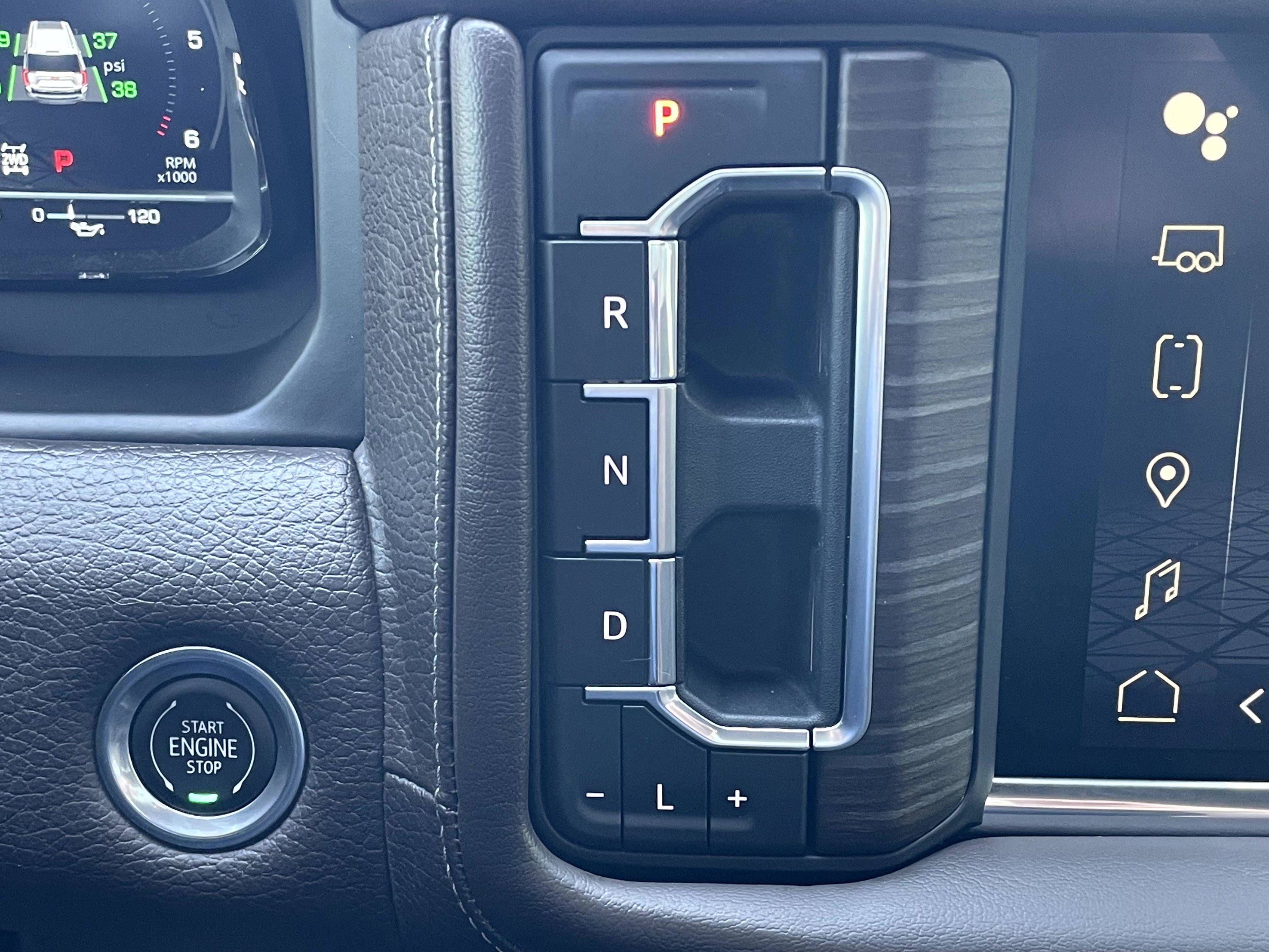 Used 2022 GMC Yukon Denali w/ Advanced Technology Package AWD/4WD image 19