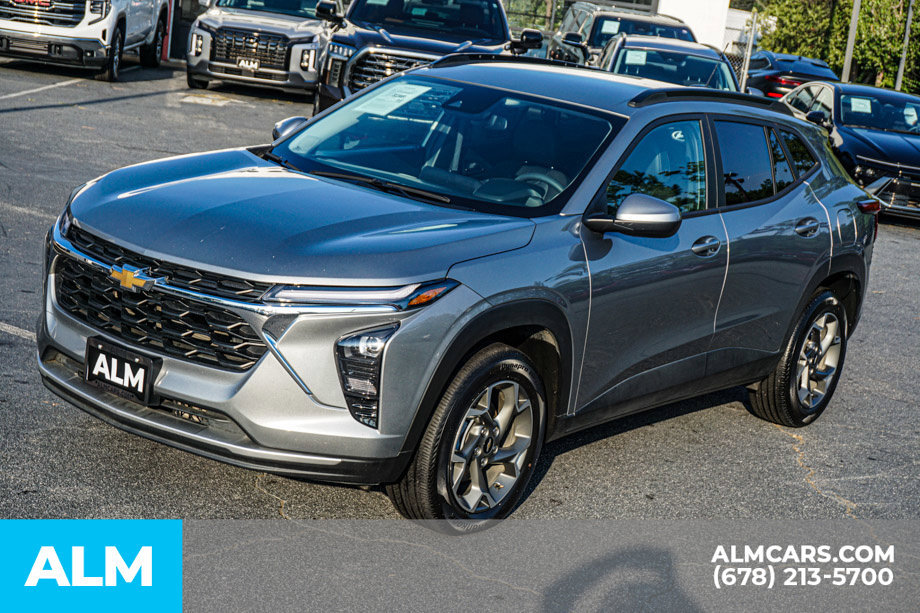 Used 2025 Chevrolet Trax LT FWD image 14