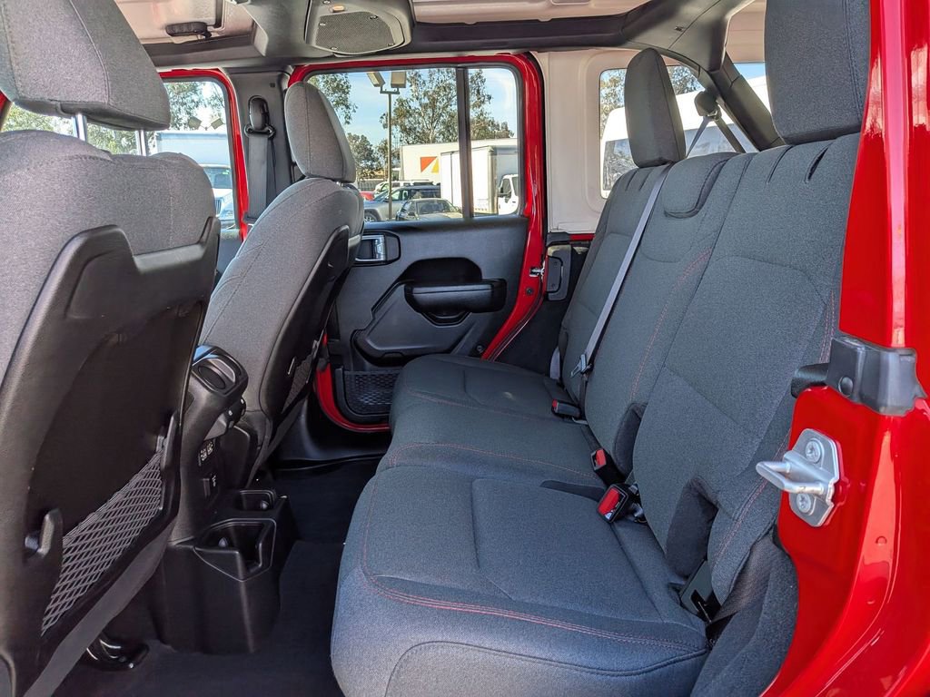 Used 2025 Jeep Wrangler Rubicon w/ Convenience Group image 28