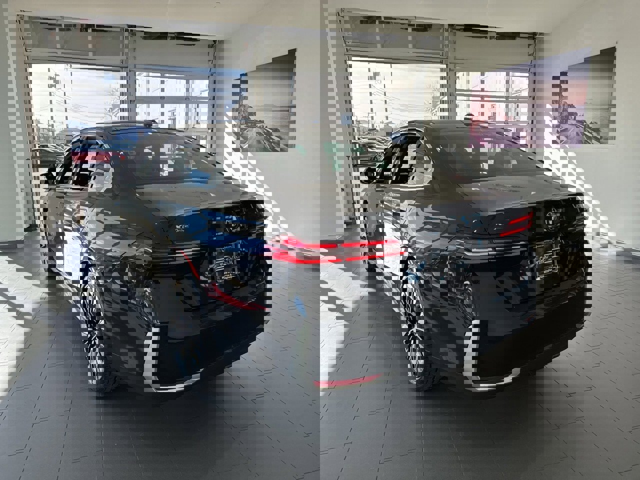 Certified 2025 BMW 530i xDrive 530i xDrive w/ Premium Package image 6