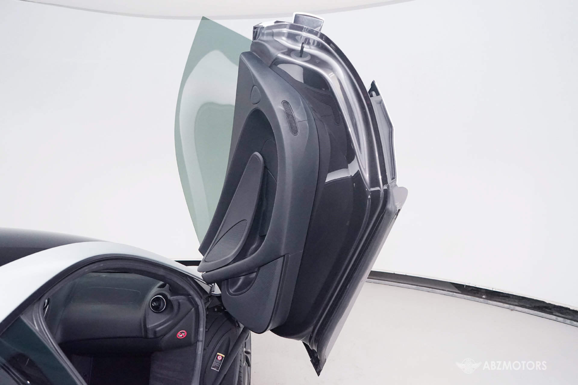 Used 2017 McLaren 570S Coupe RWD image 13