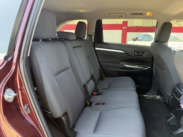 Used 2019 Toyota Highlander LE FWD image 28