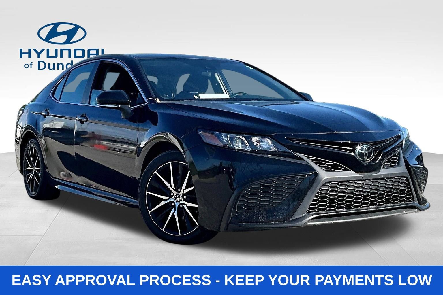 Used 2022 Toyota Camry SE FWD image 3