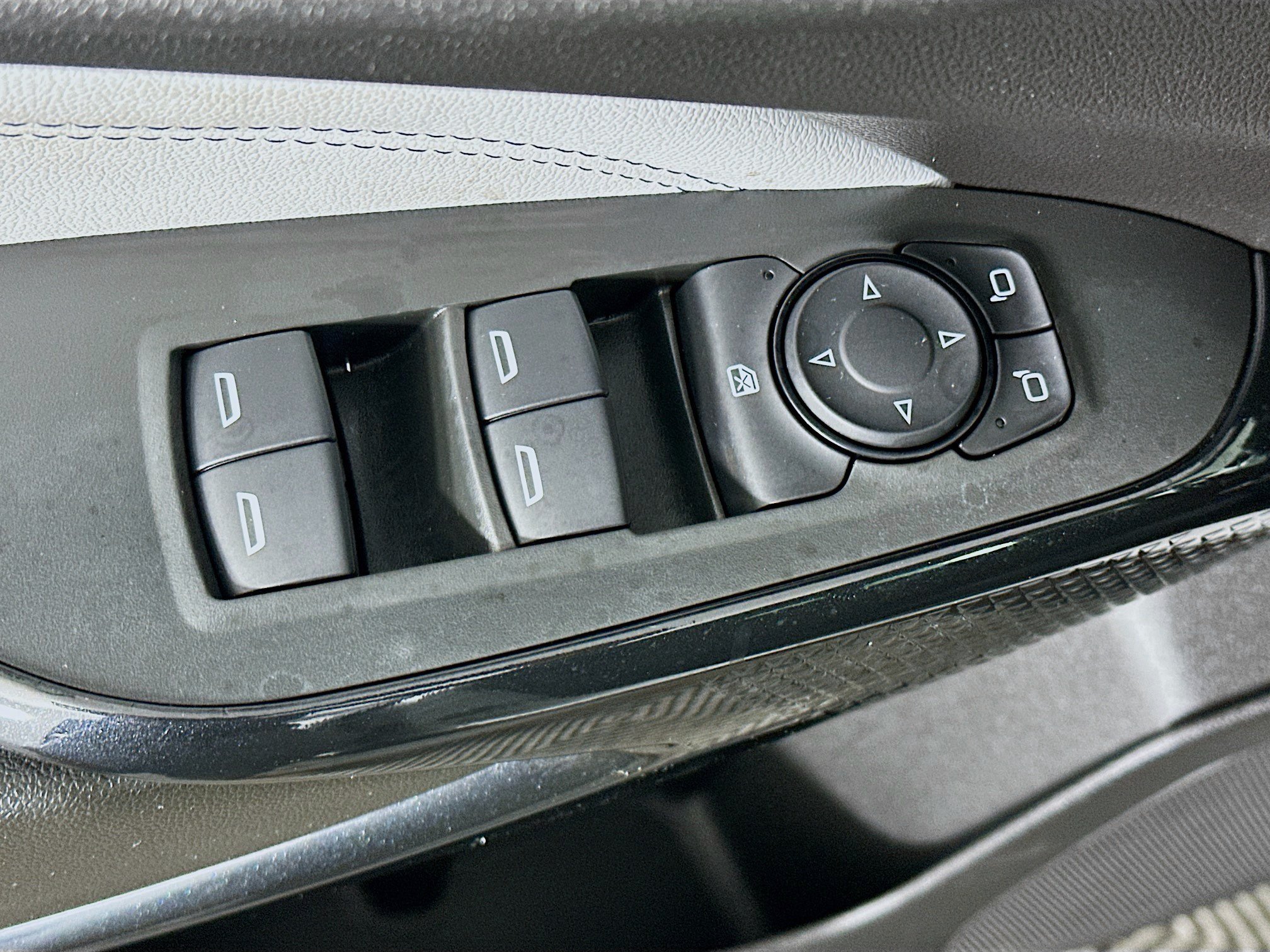 Used 2025 Chevrolet Trax LT w/ LT Convenience Package FWD image 15