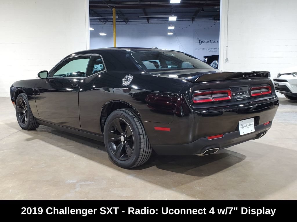 Used 2019 Dodge Challenger SXT RWD image 11