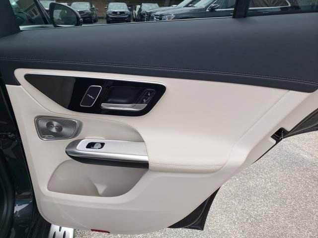 Used 2025 Mercedes-Benz GLC 300 4MATIC image 15