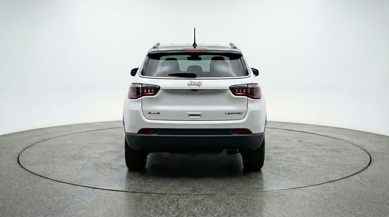 Used 2025 Jeep Compass Latitude AWD/4WD image 7