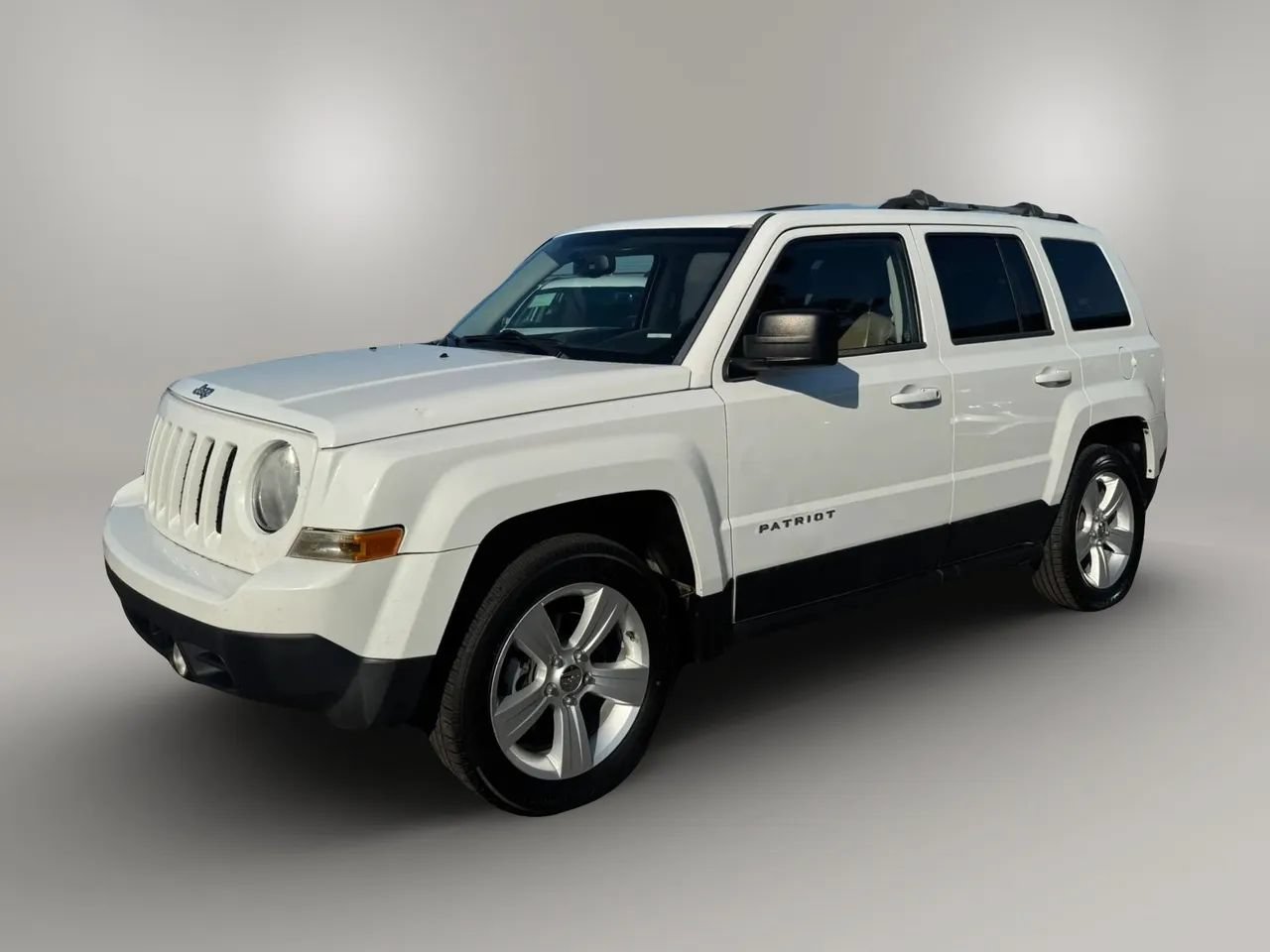 Used 2014 Jeep Patriot Limited w/ Sun/Sound Group FWD image 2