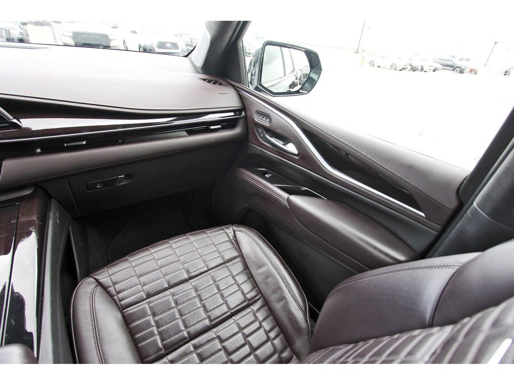 Used 2022 Cadillac Escalade Premium Luxury Platinum w/ Heavy-Duty Trailer Package image 10