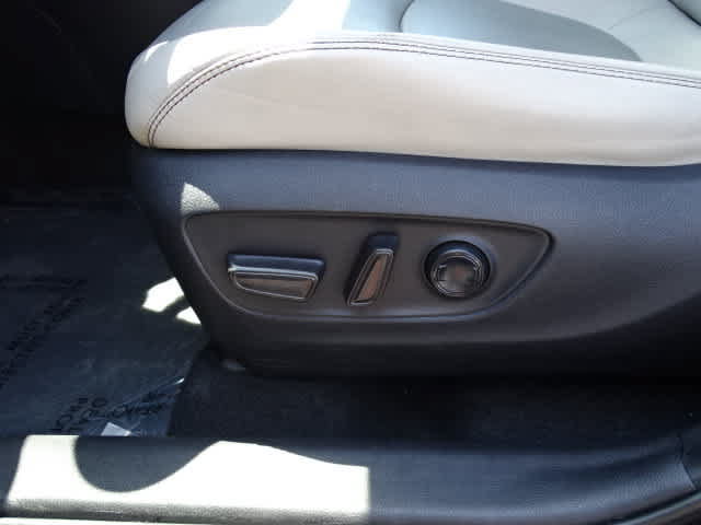 Used 2019 Toyota RAV4 Limited w/ Carpet Mat Package FWD image 17
