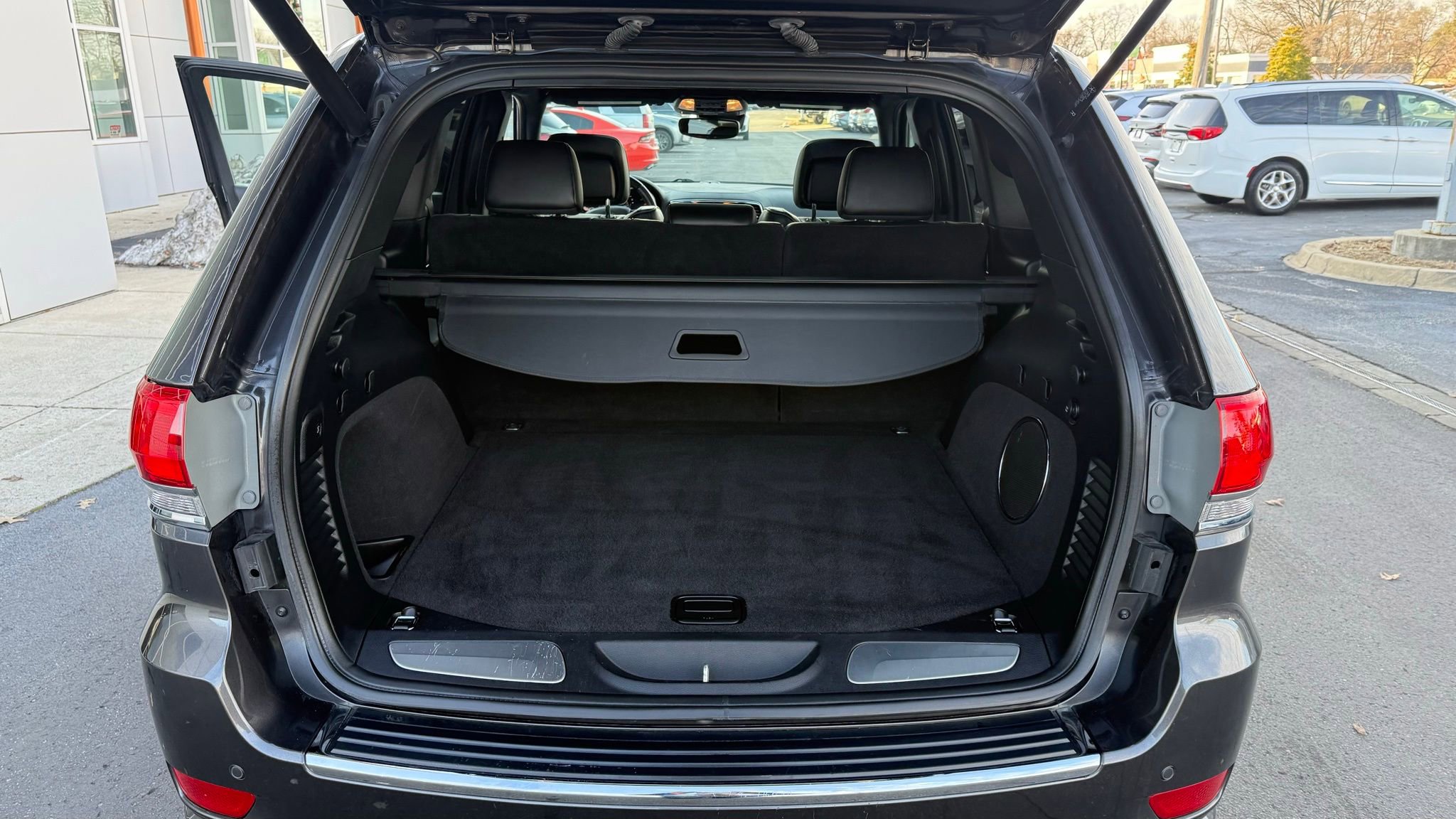 Used 2019 Jeep Grand Cherokee Overland image 27