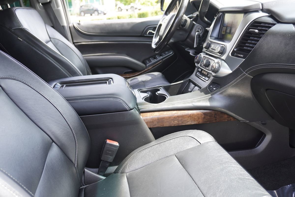 Used 2018 Chevrolet Suburban LT RWD image 16