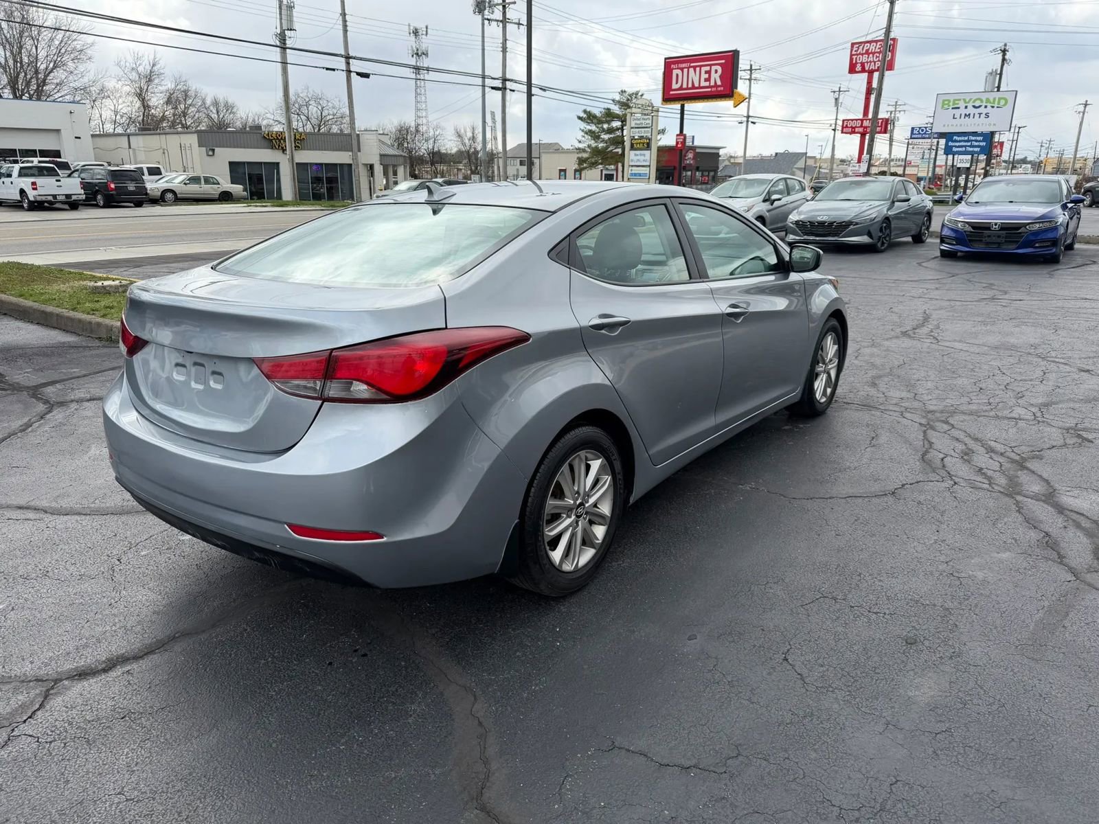 Used 2015 Hyundai Elantra SE w/ Option Group 02 FWD image 6