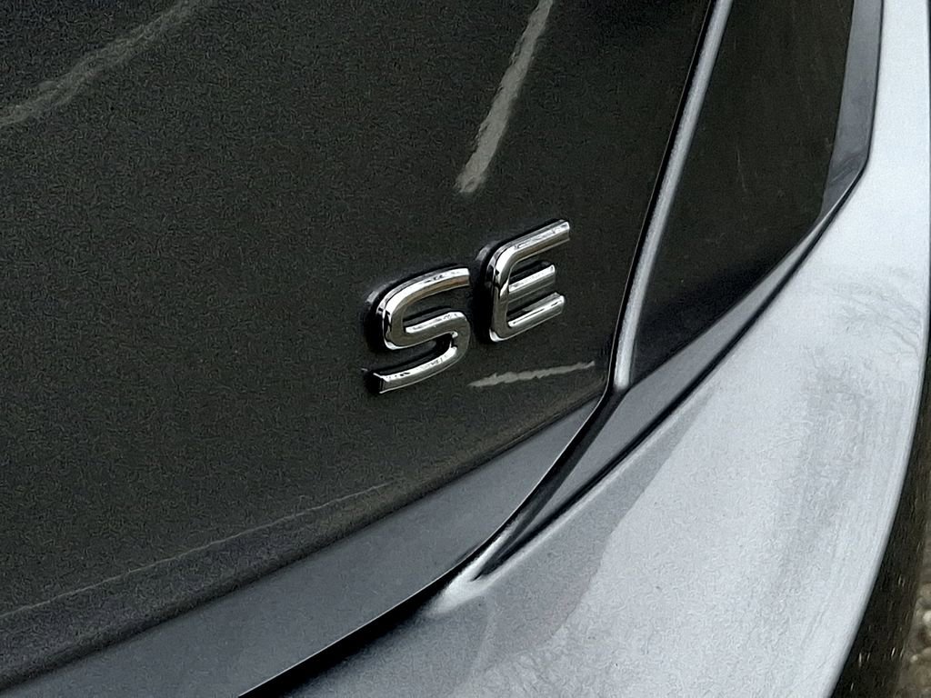 Certified 2022 Volkswagen Jetta SE w/ Panoramic Sunroof Package FWD image 32
