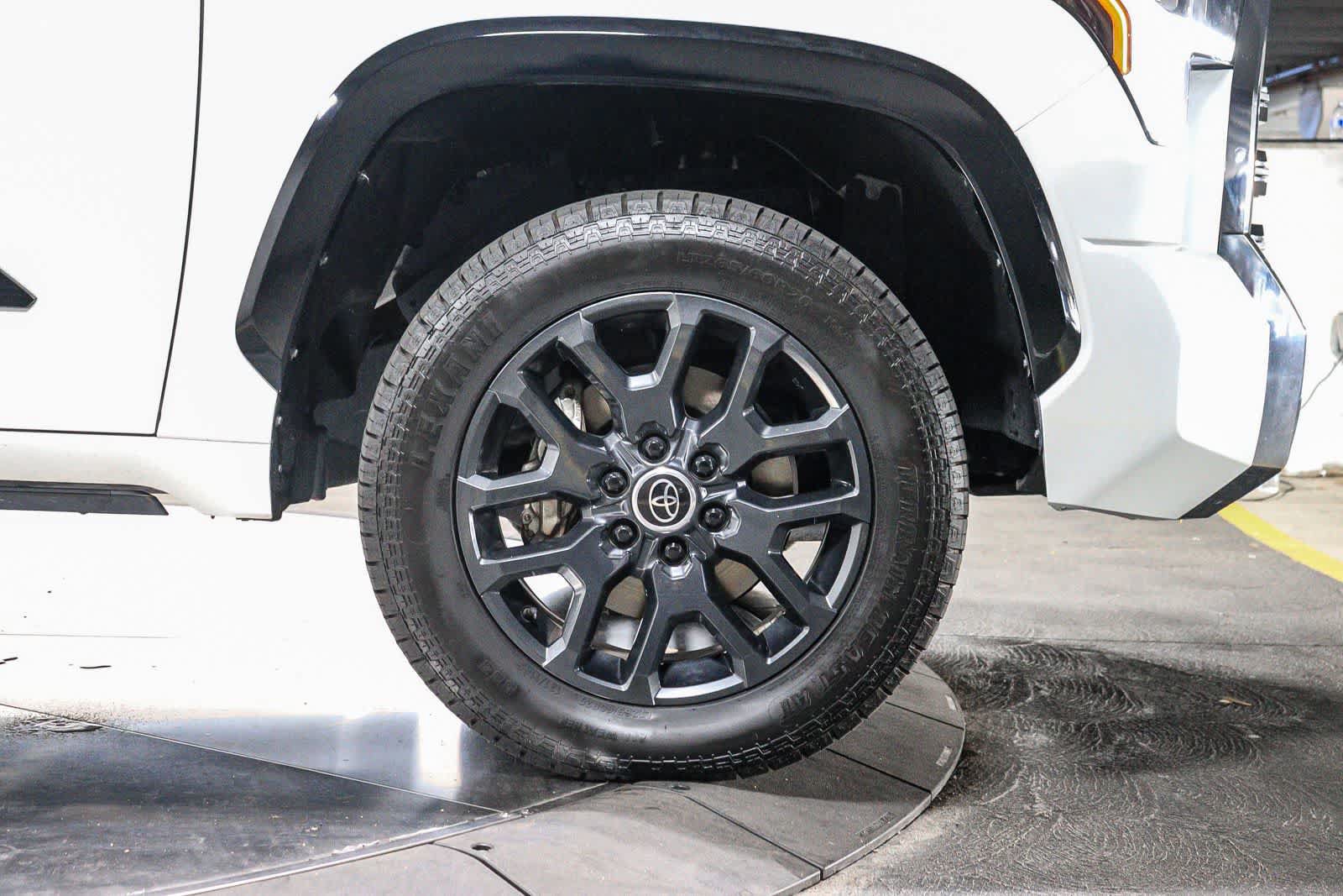 Used 2024 Toyota Tundra Platinum AWD/4WD image 6